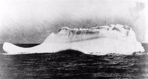 titanic in çarptığı buz dağı